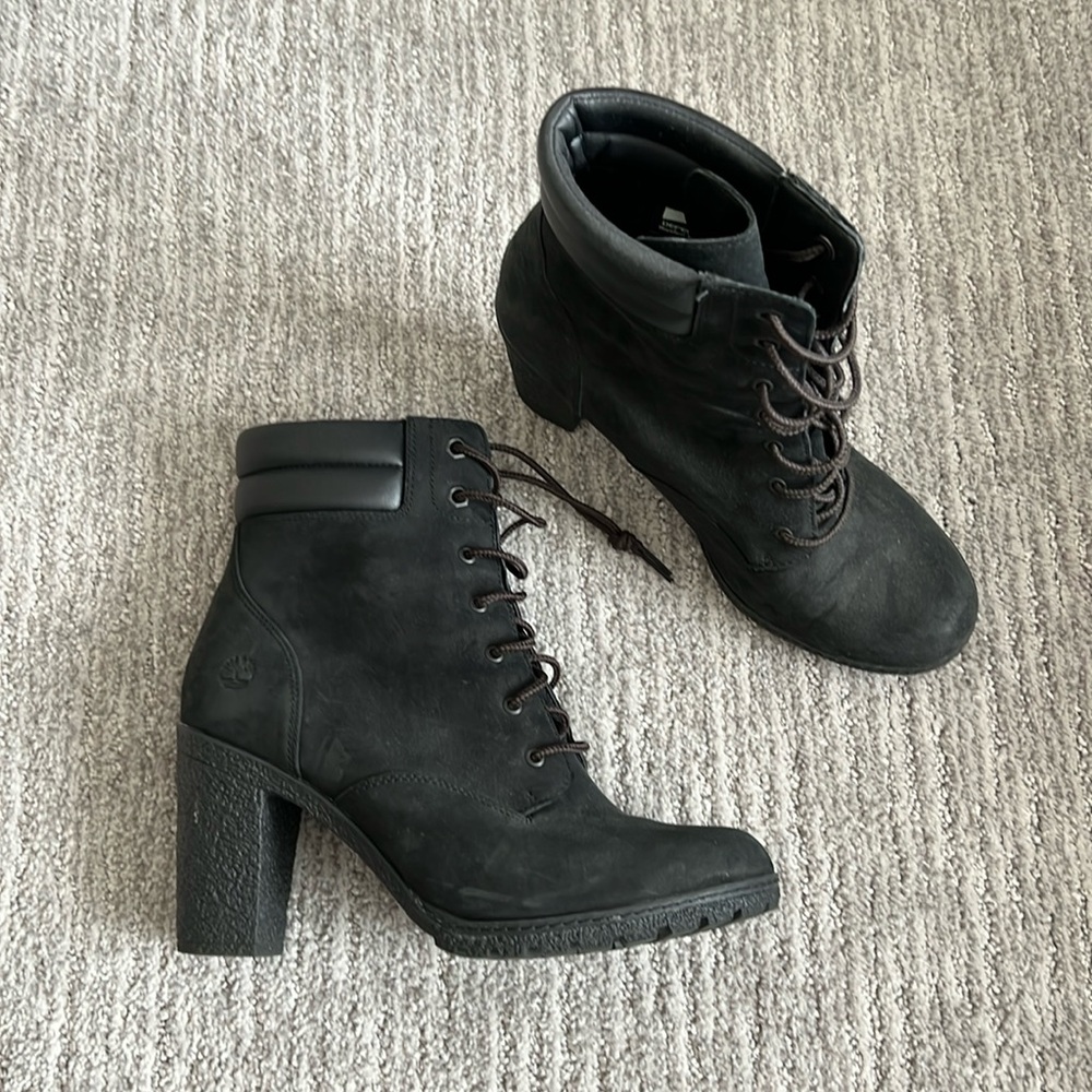 Heeled timberland bootie